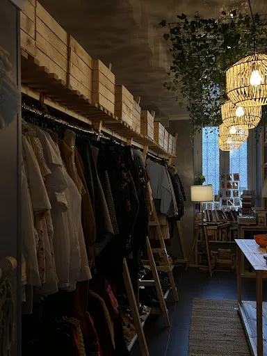 Dobre Miejsce - VINTAGE SHOP - CHARITY STORE